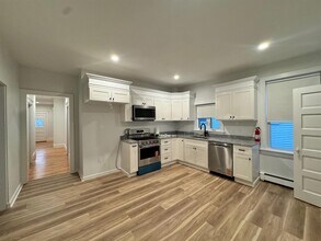 136 Sharon St, Unit 2 in Medford, MA - Building Photo - Building Photo