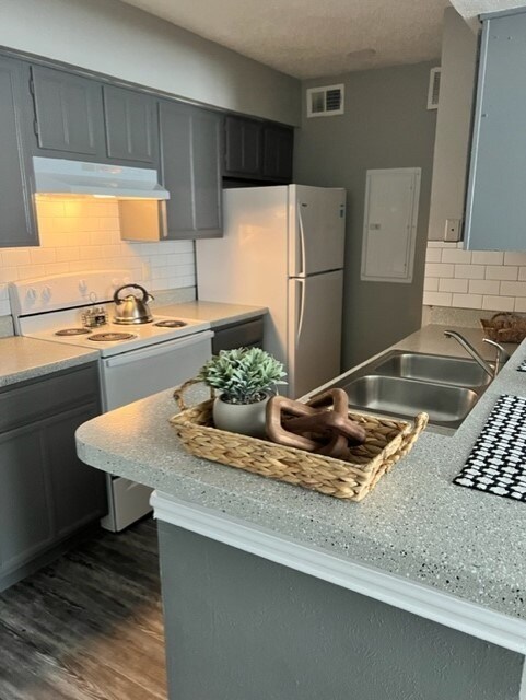 Springhollow Apartments in Dallas, TX - Building Photo