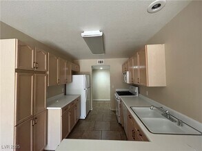 9696 Gunsmith Dr in Las Vegas, NV - Building Photo - Building Photo