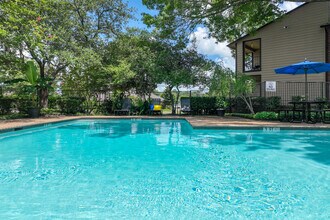 Autumn Glen in Tyler, TX - Foto de edificio - Building Photo