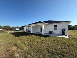 832 Holmes Ave in Lehigh Acres, FL - Building Photo - Building Photo