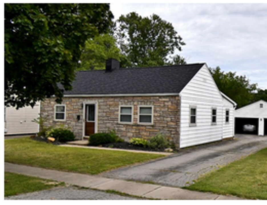 931 Ohio Ave in Mc Donald, OH - Building Photo