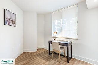 1221 S Eads St, Unit 02-0203 in Arlington, VA - Building Photo - Building Photo