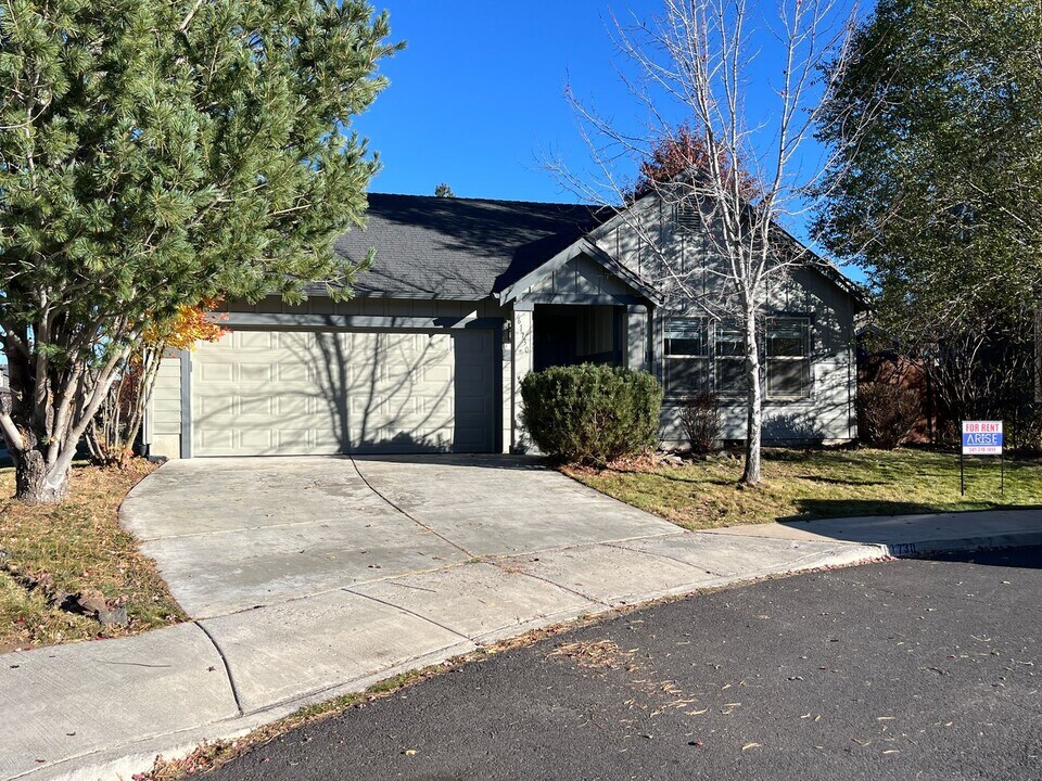 61730 Joan Court in Bend, OR - Building Photo