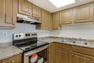 3810 N Maryvale Pkwy in Phoenix, AZ - Building Photo