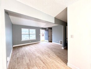 531 N Betty Jo Dr in Fayetteville, AR - Foto de edificio - Building Photo