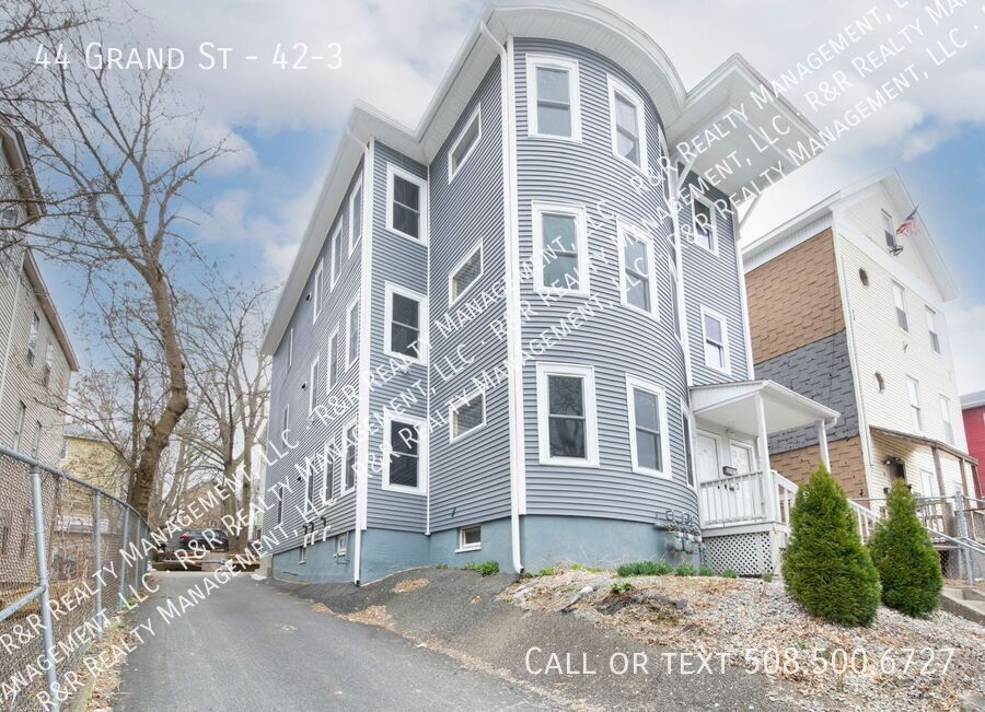 44 Grand St in Worcester, MA - Building Photo