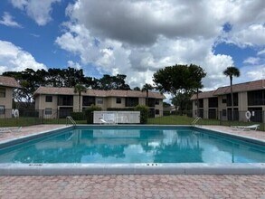 6748 Palmetto Cir S, Unit 1040 in Boca Raton, FL - Foto de edificio - Building Photo