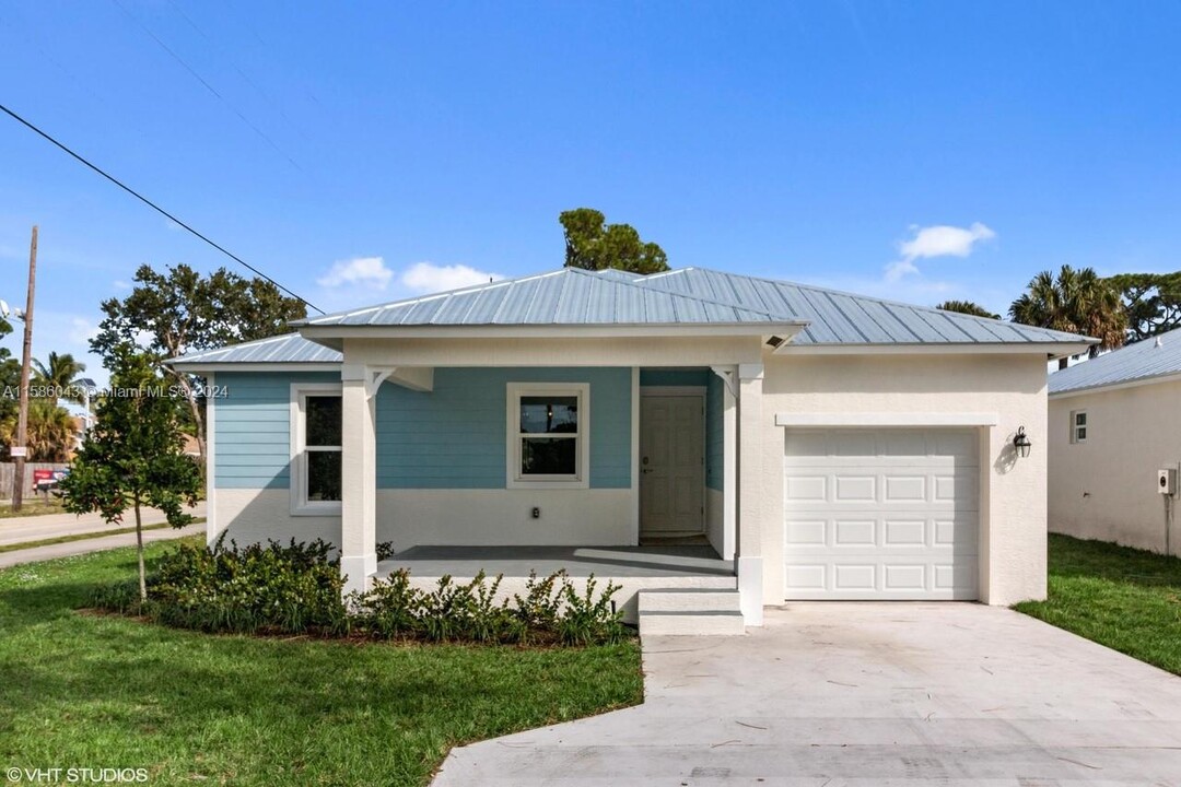 5190 SE Jack Ave in Stuart, FL - Building Photo