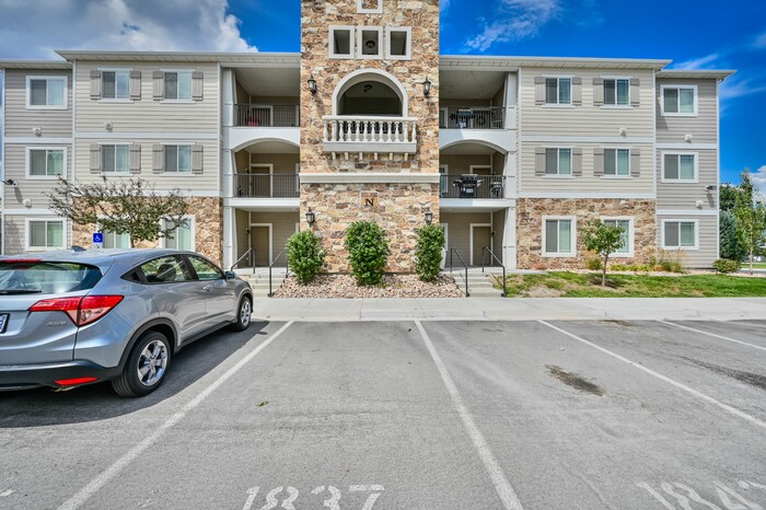 1843 N Crest Rd in Saratoga Springs, UT - Building Photo