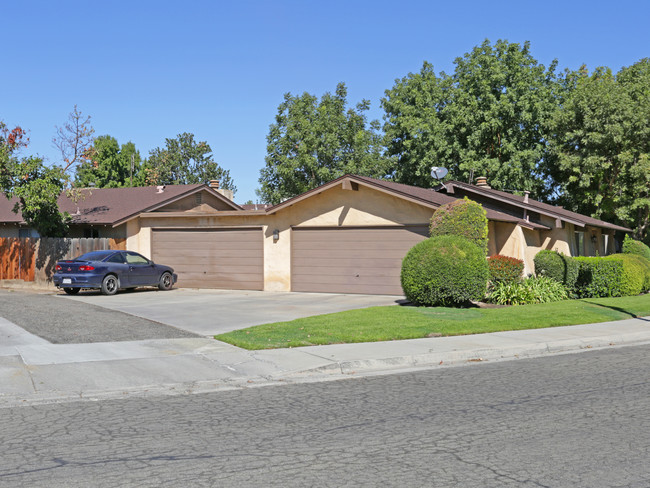 University Barstow in Clovis, CA - Building Photo - Building Photo