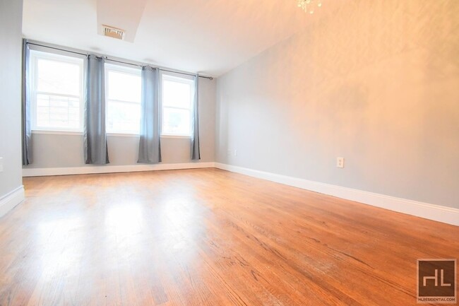 SULLIVAN STREET in Brooklyn, NY - Building Photo - Building Photo