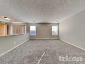 2490 Lakecrest Dr in Columbus, IN - Foto de edificio - Building Photo