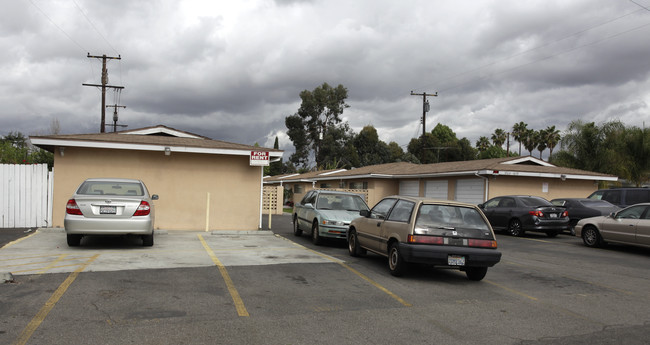 1865-1879 Houston Ave in Fullerton, CA - Building Photo - Building Photo