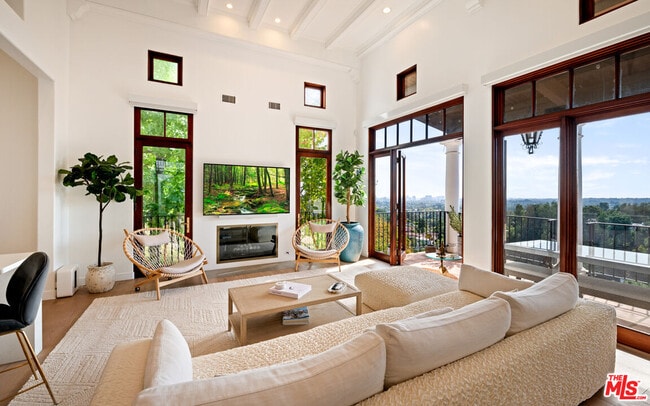 property at 1381 Summitridge Dr