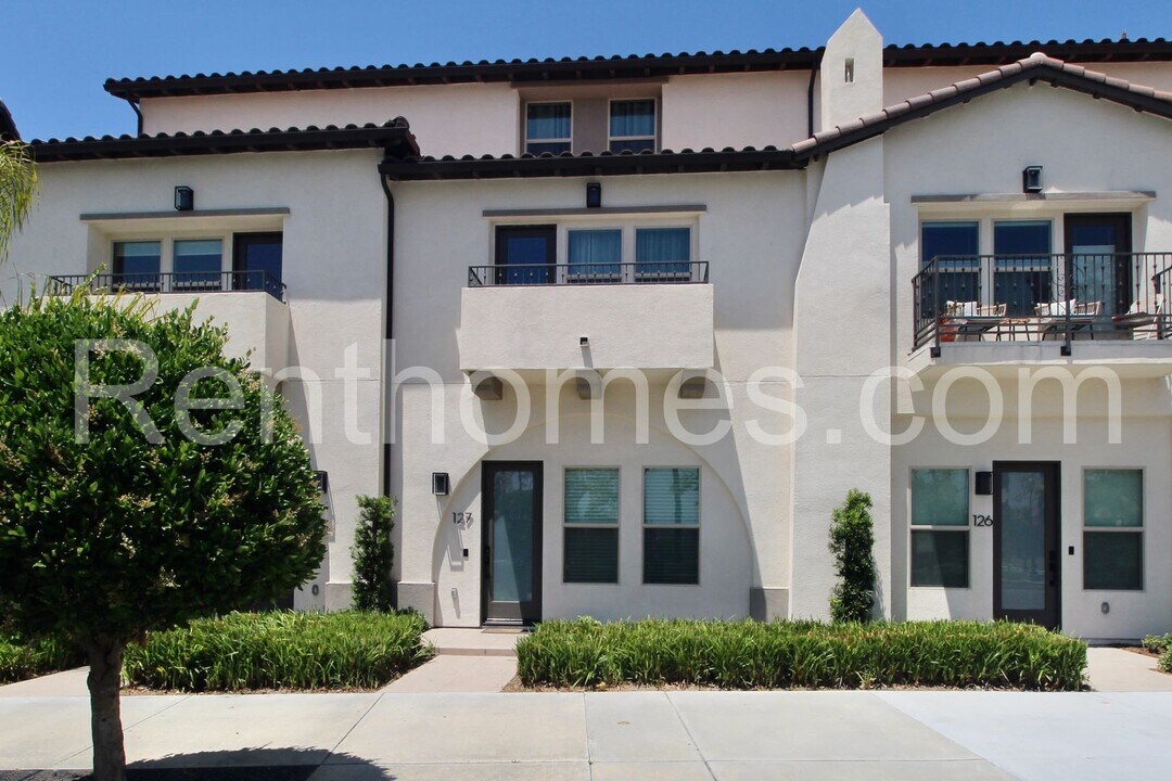1716 Discovery Falls Dr in Chula Vista, CA - Building Photo