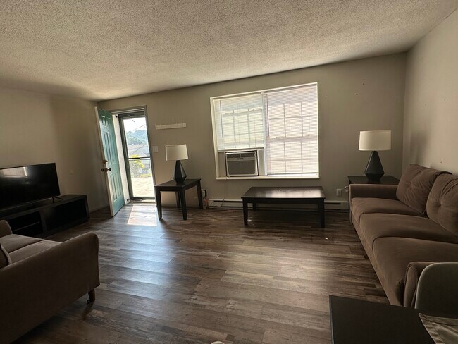 140 Kathy Ave, Unit 4