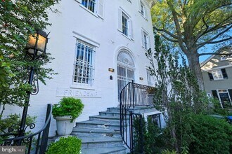 3308 R St NW in Washington, DC - Foto de edificio - Building Photo