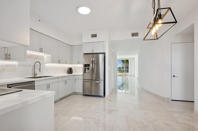 717 Crandon Blvd in Key Biscayne, FL - Building Photo - Building Photo