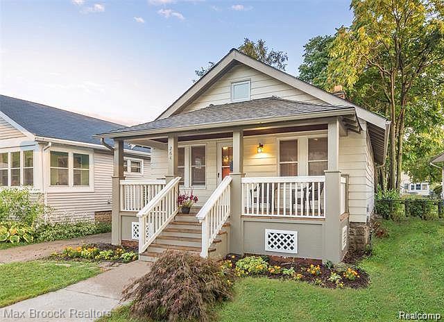 property at 264 E Breckenridge St