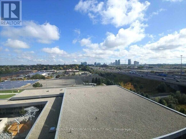 125 Village Green Square in Toronto, ON - Building Photo - Building Photo