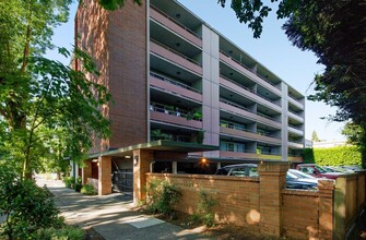 Irvington Apartments in Portland, OR - Foto de edificio - Building Photo