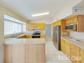 5212 N 69th Ave in Glendale, AZ - Foto de edificio - Building Photo