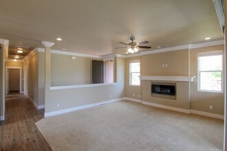 2741 Smith Ave in Shasta Lake, CA - Building Photo - Building Photo