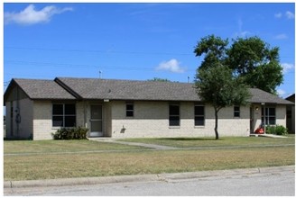 Meadow Park Village Apartments in Lockhart, TX - Building Photo - Building Photo