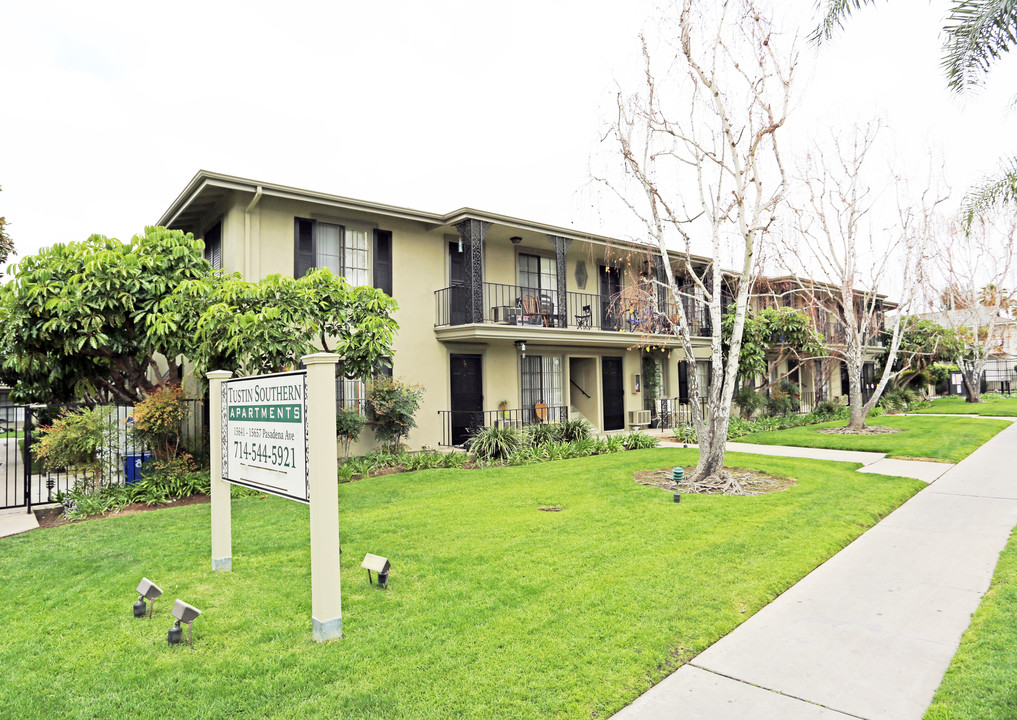 Tustin Southern Apartments in Tustin, CA - Building Photo