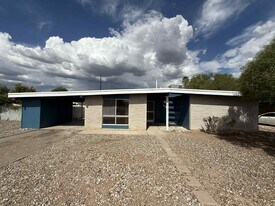 8133 E 6th St in Tucson, AZ - Building Photo
