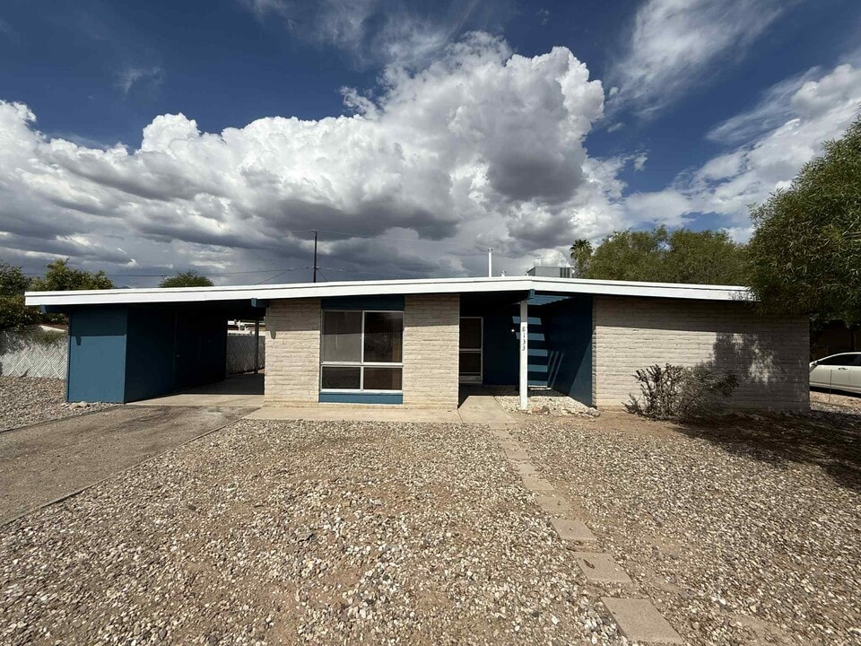 8133 E 6th St in Tucson, AZ - Building Photo
