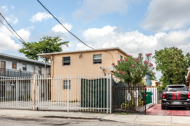 219 NW 16th St in Miami, FL - Building Photo - Building Photo