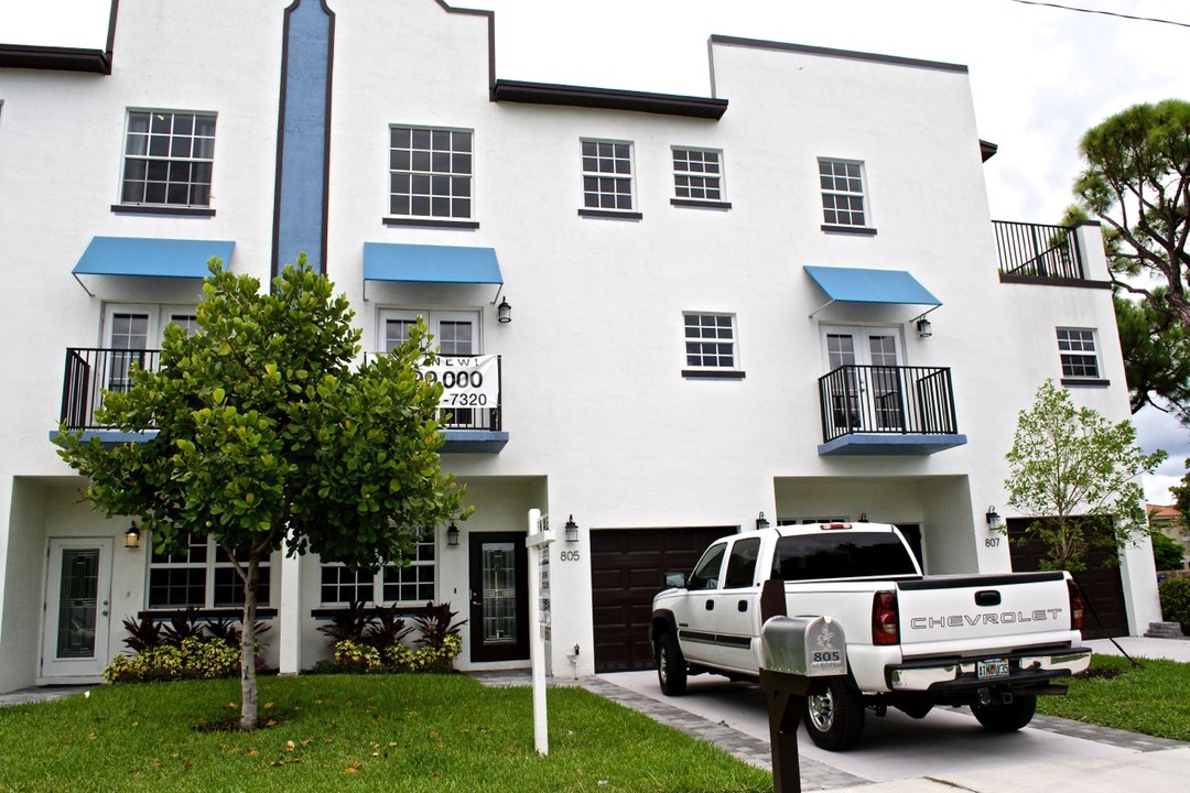 801-807 NW 1st Ave in Fort Lauderdale, FL - Building Photo