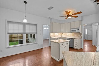 202 Peachtree Ln in Yorktown, VA - Building Photo - Building Photo