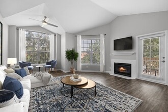 Isabella Apartment Homes in Greenwood Village, CO - Foto de edificio - Building Photo