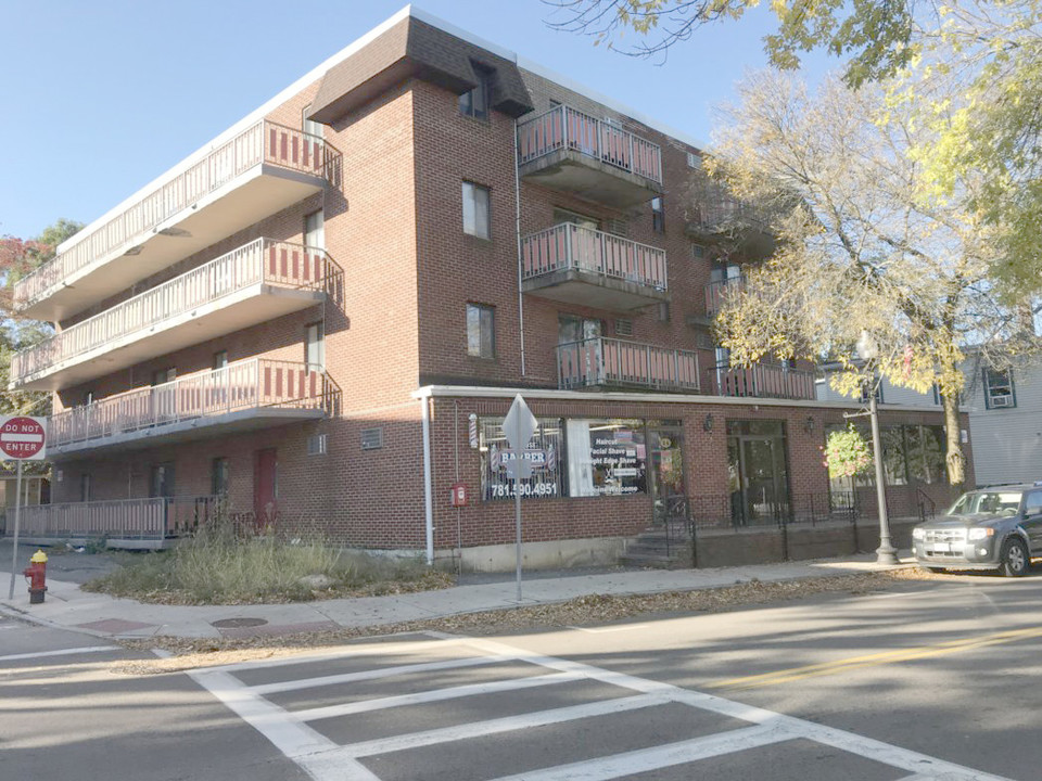 26 W Wyoming Ave in Melrose, MA - Foto de edificio