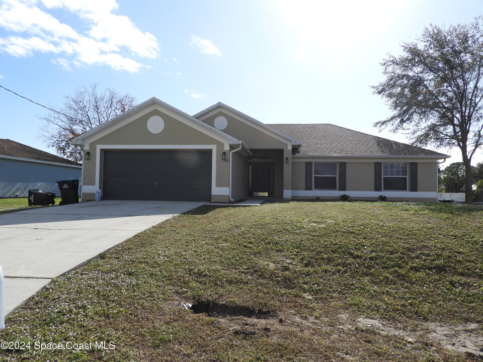 430 Godfrey Rd SE in Palm Bay, FL - Building Photo