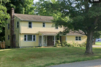 226 Hunters Rd in Norwich, CT - Building Photo - Building Photo