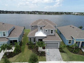 5327 Wishing Arch Dr in Apollo Beach, FL - Building Photo - Building Photo