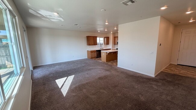 1436 Encantada Ave in Madera, CA - Building Photo - Building Photo