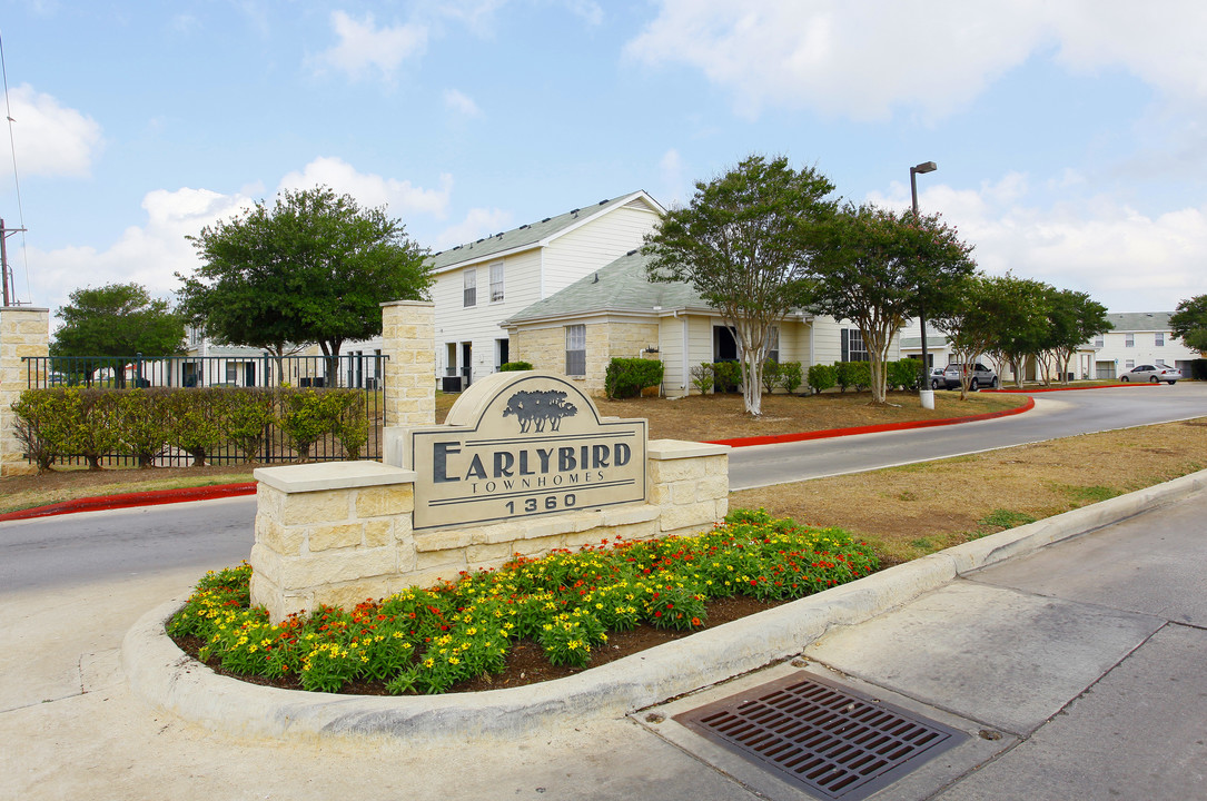 Stone Ranch Townhomes in Seguin, TX - Building Photo