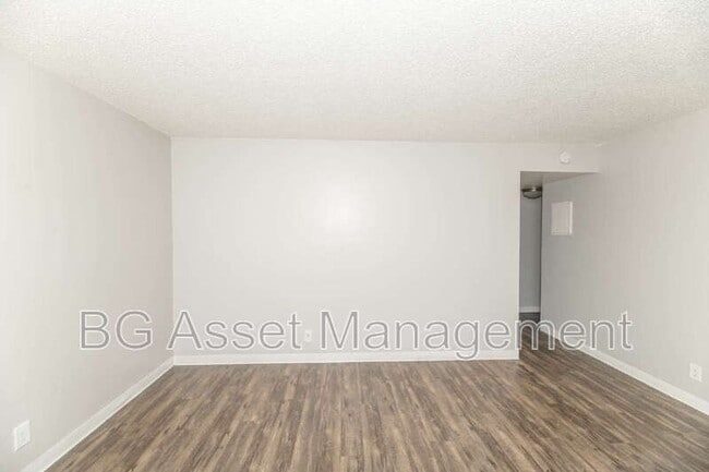 1922 Ethan Way in Sacramento, CA - Building Photo - Building Photo