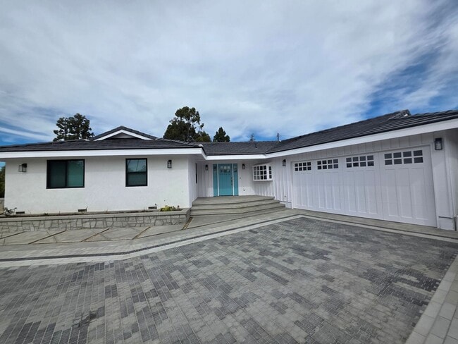 12412 Lambert Cir in Garden Grove, CA - Foto de edificio - Building Photo