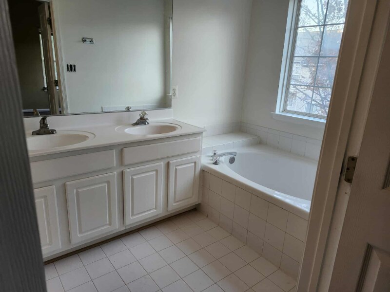 46751 Vermont Maple Terrace in Sterling, VA - Foto de edificio