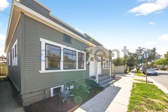 854 Orange Ave in Long Beach, CA - Foto de edificio - Building Photo