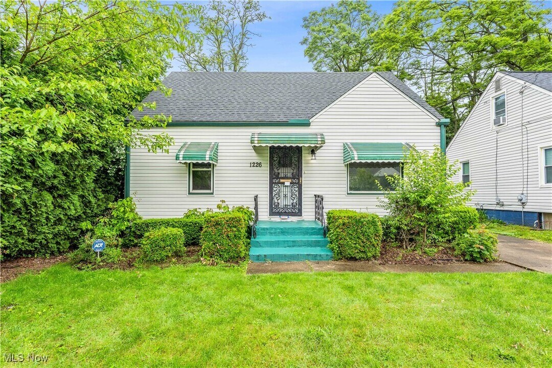 1226 Greenwood Ave in Akron, OH - Building Photo