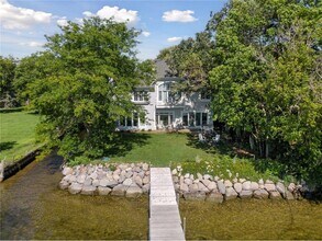 3115 N Shore Dr in Wayzata, MN - Building Photo - Building Photo