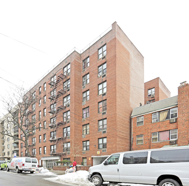 13438 Maple Ave in Flushing, NY - Building Photo