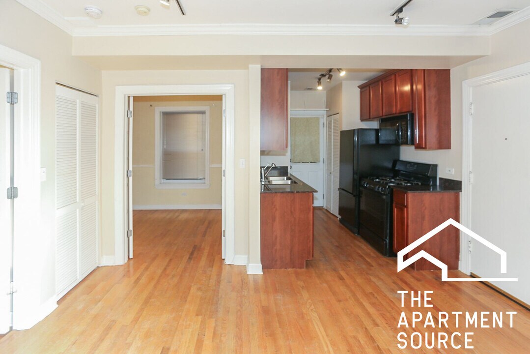624 W Roscoe St, Unit 1N in Chicago, IL - Building Photo